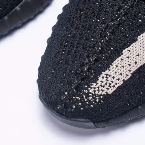 Yeezy 350 V2 "Oreo" - Imagem 4
