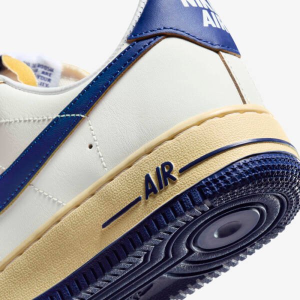 Nike Air Force 1 '07 Sail / Deep Royal Blue / Pale Vanilla - Imagem 6